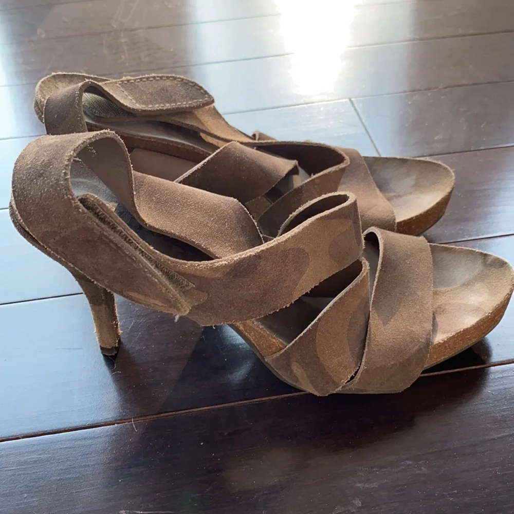 Pedro Garcia Camo Heels Size 9.5